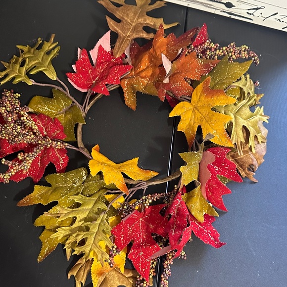Pier 1 mini fall leaves mini wreath - Picture 1 of 2